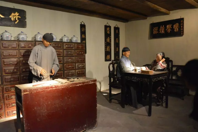 【昆中药杯·最美药店人】我们不生产美，我们是药店圈的星探